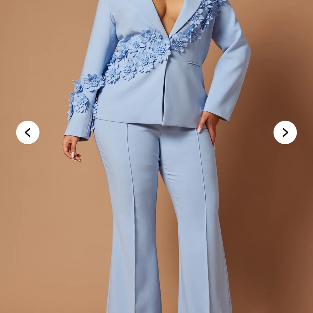 Elegant Blue Women's Pantsuit with Floral Detailing